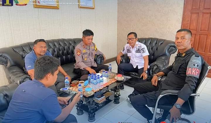 Kapolsek Tebing Tinggi kunjungi Lapas Selatpanjang terkait kesiapan Pilkada Tahun 2024.