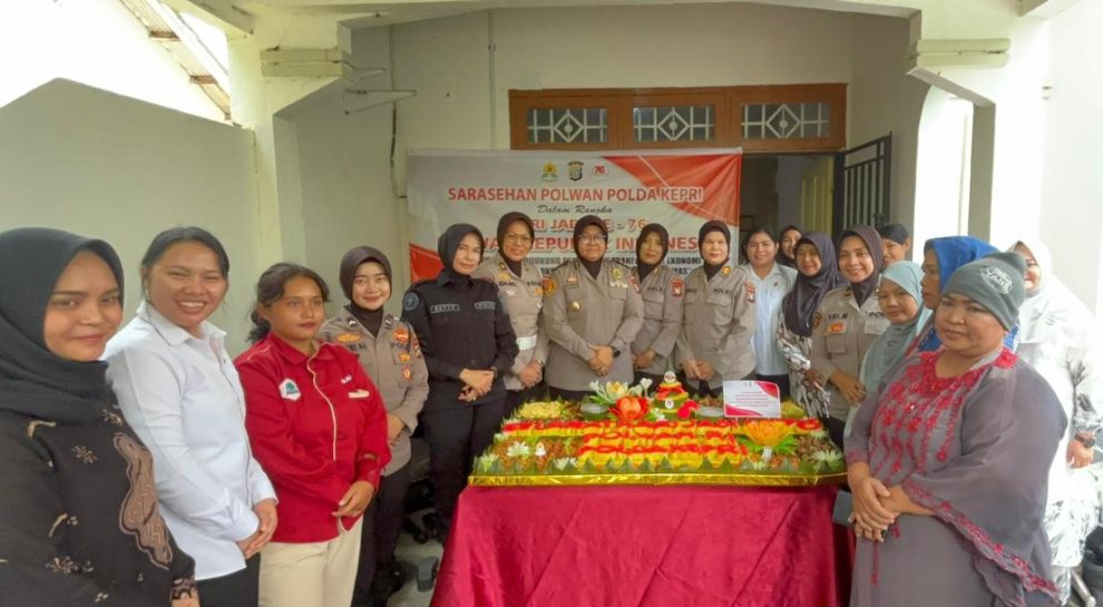 
					Polwan Polda Kepri Rayakan HUT ke-76