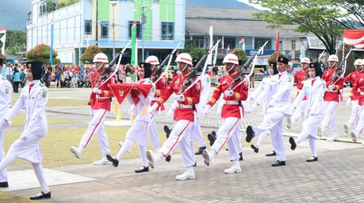 Bupati Natuna Pimpin Upacara Penurunan Bendera Peringatan HUT ke-79 Kemerdekaan RI
