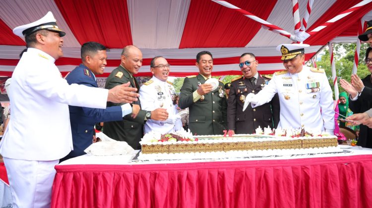 Kapolda Kepri Hadiri Upacara Peringatan HUT TNI Ke-79 di Batam 