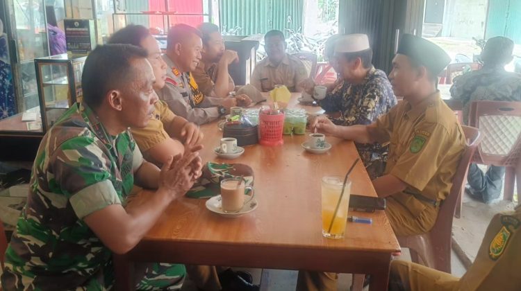 Ngopi Bareng, Kapolsek Reteh jalin Kordinasi cooling system pemilu 2024 Aman dan Kondusif