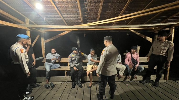 Hingga Malam Hari Polsek Tebingtinggi Barat Lakukan Cooling System