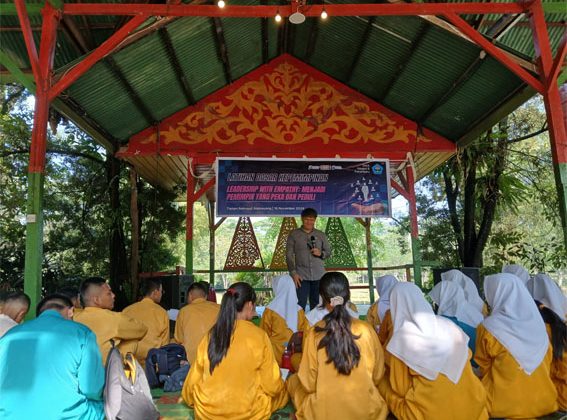 Dosen FH Unilak Beri Pelatihan Peningkatan Kompetensi untuk Guru-guru SMAN 9 Pekanbaru