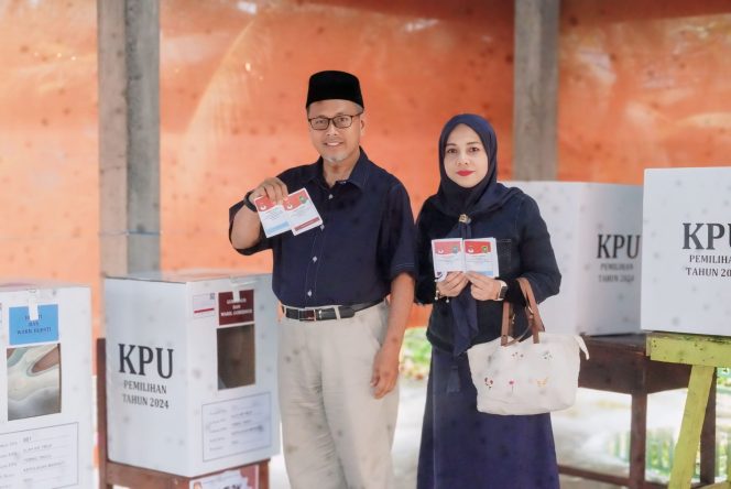 
					Masrul Kasmy Nyoblos Di TPS 01 Desa Alahair Timur