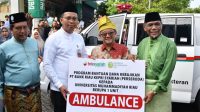 Melalui Menteri Pendidikan, BRK Syariah Serahkan Ambulance untuk UMRI