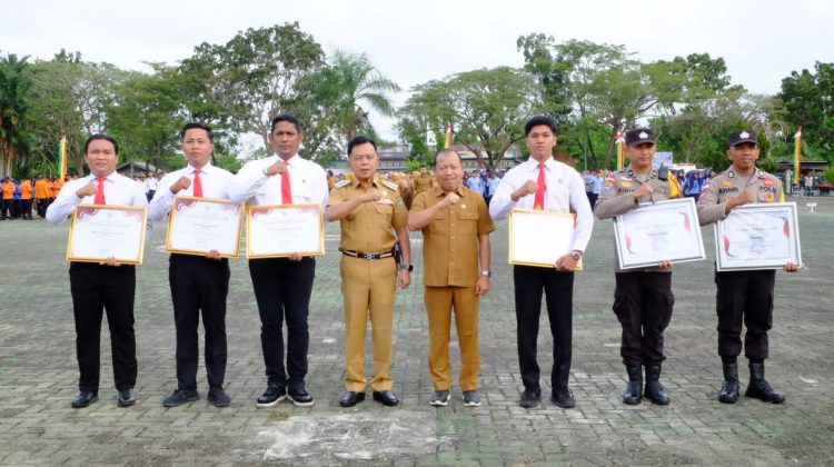 Kasat Narkoba Beserta Para Bhabinkamtibmas Dapat Penghargaan Dari Bupati Meranti 