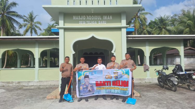 Polsek Rangsang Barat Gelar Baksos Religi di Masjid Aqoidul Iman Telaga Baru