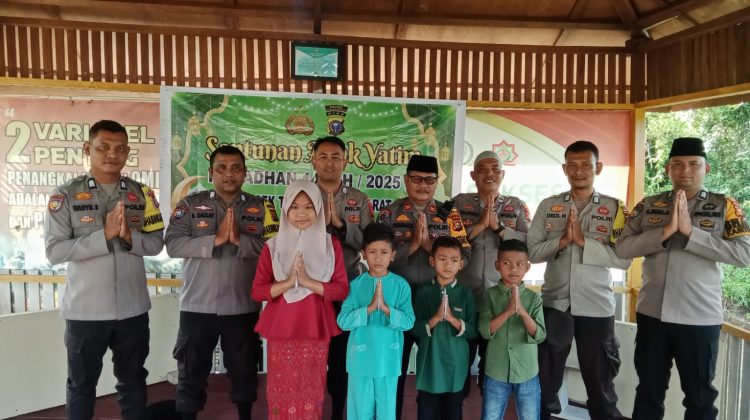 Polsek Tebingtinggi Barat Berikan Santunan Anak Yatim