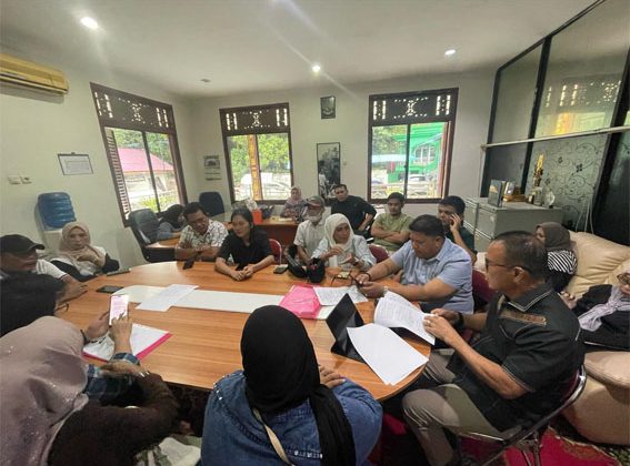 Pertemuan kedua subkontraktor PHR dengan Ketua Pusat Bantuan Hukum (PBH) LAMR Datuk Aziun Asy'ari, S. H., M. H.