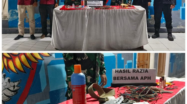 Razia kamar hunian Warga Binaan bersama personel TNI, Pelda Sumardi dan Sertu M. Amri dari Koramil 02 Tebing Tinggi. F : Aldo