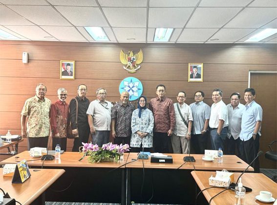 Sekjen PWI Pusat Wina Armada bersama dengan jajaran pengurus mengadakan pertemuan dengan Ketua Dewan Pers Ninik Rahayu dan jajaran, Rabu (24/4/2025).