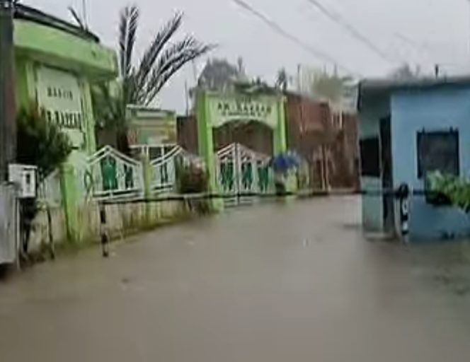 
					Banjir di depan Masjid Arrazaq.