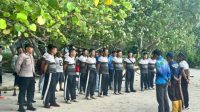 Polsek Daik Lingga Peringati Hari Bhayangkara ke-79 dengan Aksi Bersih Pantai