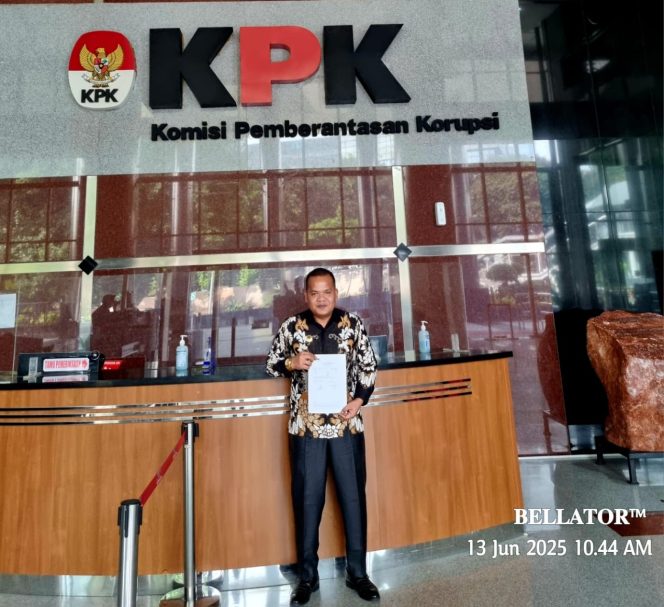 
					Bobson di Gedung KPK.