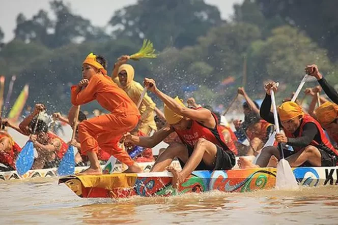 
					Pacu Jalur di Kuansing (net).