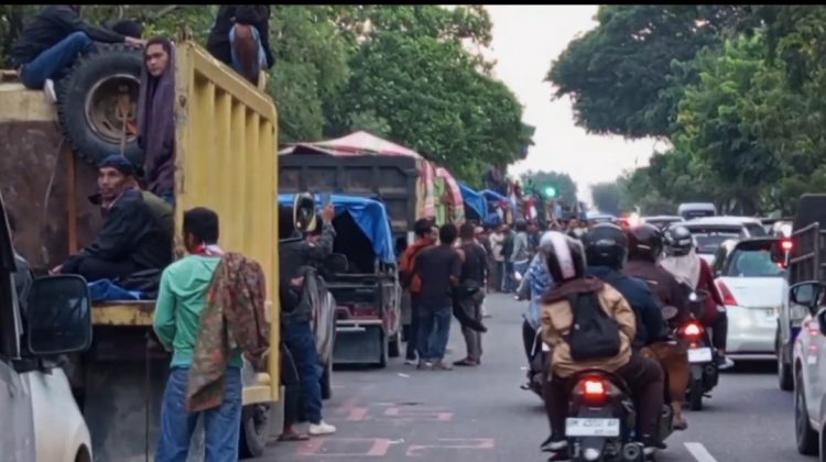Kondisi depan kantor Gubernur Riau pukul 07.10 WIB, Rabu. F: Ist (18/7/2025).