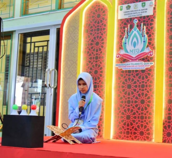 
					Salah seorang Qari Tuna Netra Tampil di MTQ ke-43 Riau.