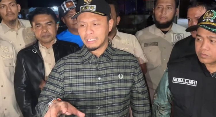 Wali Kota Pekanbaru, Agung, saat melakukan Sidak di tenda biru Jalan S.M Amin.