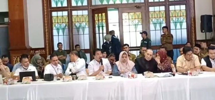 Pertemuan Pemkab Siak, PT SSL, dan masyarakat Desa Tumang.
