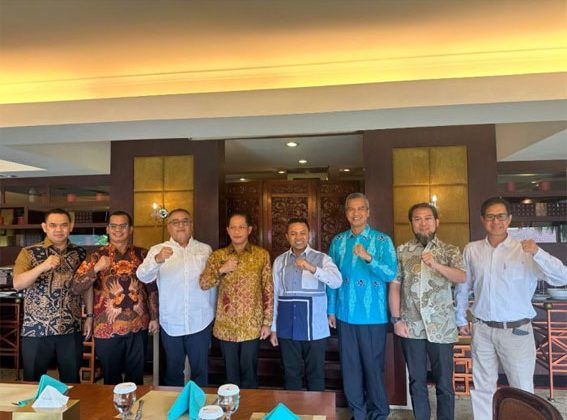 Bertemu Menteri Hanif Faisol, Gubri Abdul Wahid Minta Dukungan Pengembangan Lingkungan Hidup