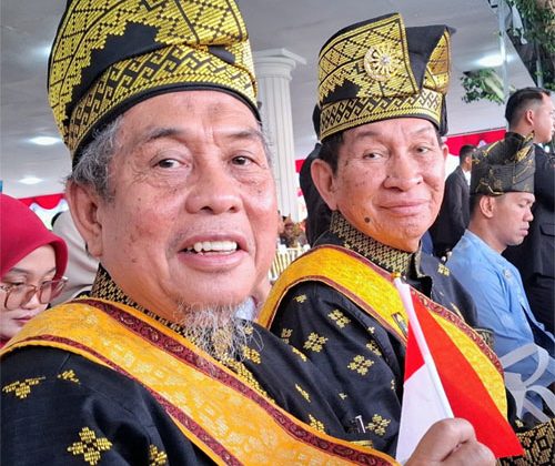 Ketum DPH LAMR Datuk Seri Taufik Ikram Jamil dan Ketum MKA LAMR Datuk Seri Marjohan saat hadir mengikuti peringatan hari merdeka Ri di Istana Negara.