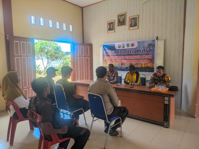 
					Polisi ‘Geruduk’ Kantor Desa di Meranti, Ada Apa?