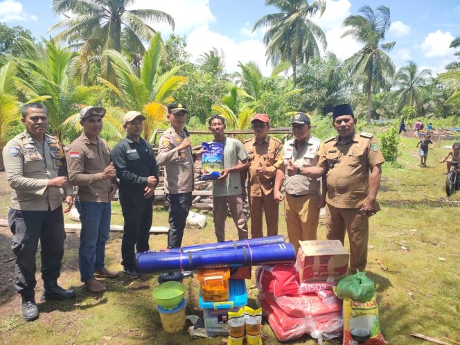 
					Korban Angin Puting Beliung Di Desa Tanah Merah Terima Bantuan 