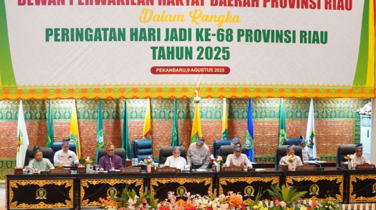 Rapat Paripurna Istimewas berkaitan hari jadi ke-68 Riau.