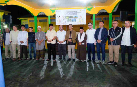 Foto bersama sosialisasi rencana penataan kawasan Pulau Penyengat tahap III tahun 2025, digelar Pemprov Kepri bersama Kementerian PUPR, di Balai Kelurahan Penyengat.
