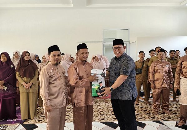 Kunjungan Anggota DPD RI KH Muhammad Mursyid ke SMK Islam Inayah Ujungbatu