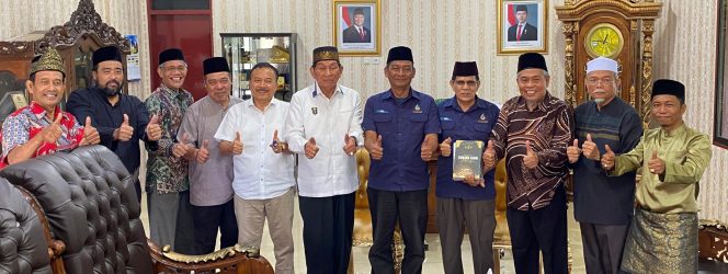 
					Kunjungan Agrinas ke Balai Adat LAMR.