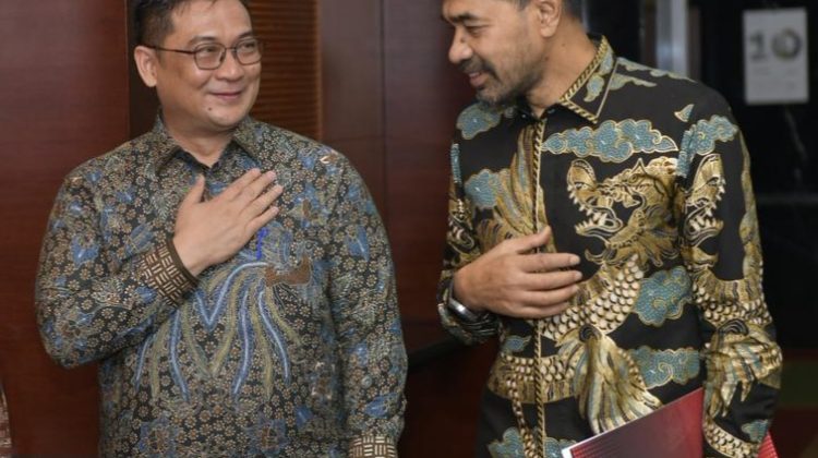Sekdapro Riau Syahrial Abdi dan Gubernur Aceh, H. Muzakir Manaf.