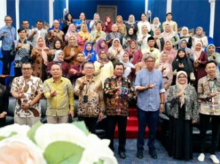 Foto bersama selesai menyelenggarakan kuliah umum tentang integritas publikasi ilmiah dan program saintek. F: Ist