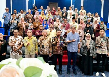Foto bersama selesai menyelenggarakan kuliah umum tentang integritas publikasi ilmiah dan program saintek. F: Ist