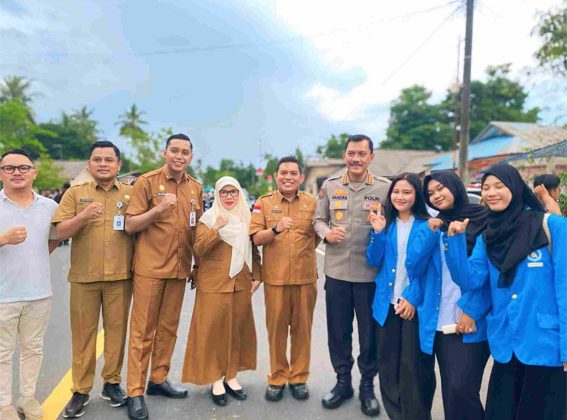 Foto bersama Kepala Dinas Koperasi dan UMKM Provinsi Kepulauan Riau, Riki Rionaldi penggagas KAPAL (Kampung Pangan Laut), Kabid Humas Polda Kepri, Kombes Pol. Zahwani Pandra Arsyad. F: Ist