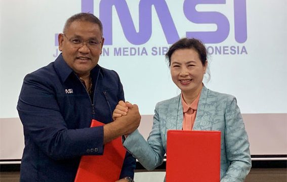 Tandatangani MoU antara Sekretaris Eksekutif ACJA Wu Xu dan Ketua Umum JMSI Teguh Santosa di gedung VOI Media Jalan Tanah Abang III, Jakarta. F: Ist