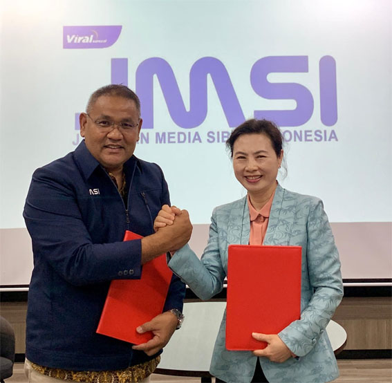 Tandatangani MoU antara Sekretaris Eksekutif ACJA Wu Xu dan Ketua Umum JMSI Teguh Santosa di gedung VOI Media Jalan Tanah Abang III, Jakarta. F: Ist