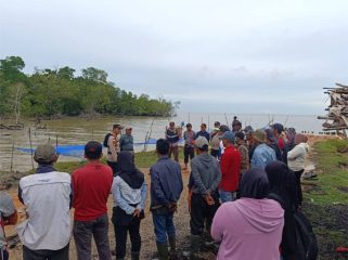 Pencarian warga hilang saat mencari kerang di wilayah pesisir pantai, di Desa Anak Setatah, Kecamatan Rangsang Pesisir, Kabupaten Kepulauan Meranti.