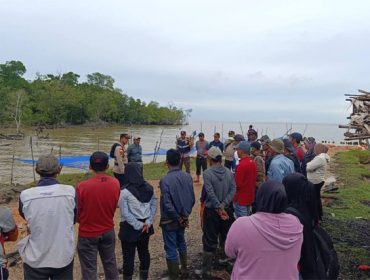Pencarian warga hilang saat mencari kerang di wilayah pesisir pantai, di Desa Anak Setatah, Kecamatan Rangsang Pesisir, Kabupaten Kepulauan Meranti.