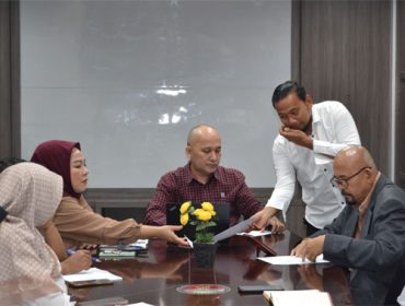 Rapat tim Monev KI Riau. F: KI Riau