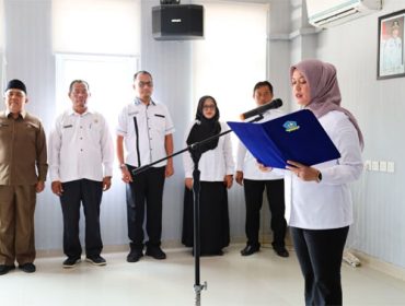 Wakil Bupati Bintan, Deby Maryanti melantik pejabat fungsional di Aula RSUD Bintan. F: Ist