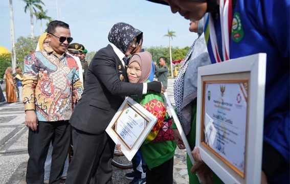 Bupati Siak Afni. F: Ist