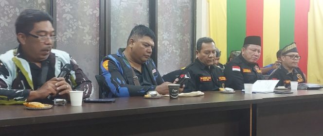 
					Rapat persiapan Maklumat Akbar Daerah Istimewa Riau.