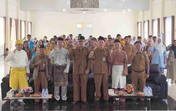 Foto bersama pada kegiatan Lomba Musikalisasi Puisi dan Tari Kreasi Daerah SMA/SMK se-Provinsi Kepulauan Riau Tahun 2025 di Aula SMA Negeri 2 Tanjungpinang. F: Ist