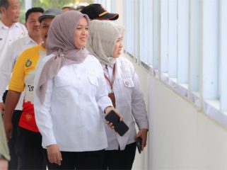 Wabup Bintan, Deby Maryanti meninjau ruang perawatan bayi di RSUD Bintan. F: Ist