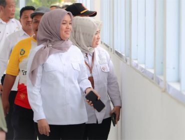 Wabup Bintan, Deby Maryanti meninjau ruang perawatan bayi di RSUD Bintan. F: Ist