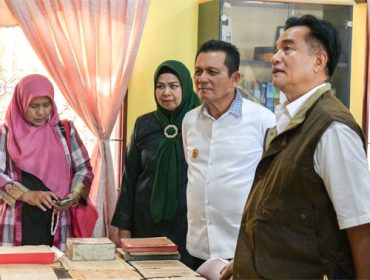 Menteri Koordinator Bidang Hukum, HAM, Imigrasi, dan Pemasyarakatan Republik Indonesia Yusril Ihza Mahendra, didampingi Gubernur Kepulauan Riau H. Ansar Ahmad, mengunjungi Pulau Penyengat di Kota Tanjungpinang. F: Ist