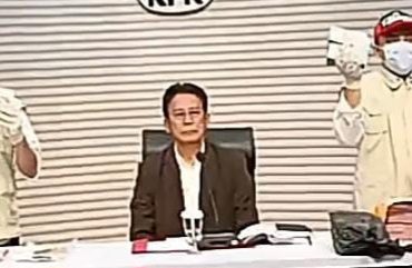 KPK menunjukan barang bukti korupsi Abdul Wahid. (Foto: net)