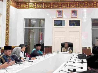 Rapat koordinasi antara Wakil Wali Kota Raja Ariza bersama pihak terkait dilaksanakan di Ruang Rapat Raja Haji Fisabilillah Kantor Wali Kota. F: Diskominfo