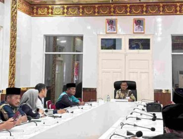 Rapat koordinasi antara Wakil Wali Kota Raja Ariza bersama pihak terkait dilaksanakan di Ruang Rapat Raja Haji Fisabilillah Kantor Wali Kota. F: Diskominfo
